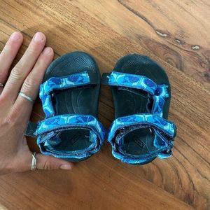 Baby Tevas